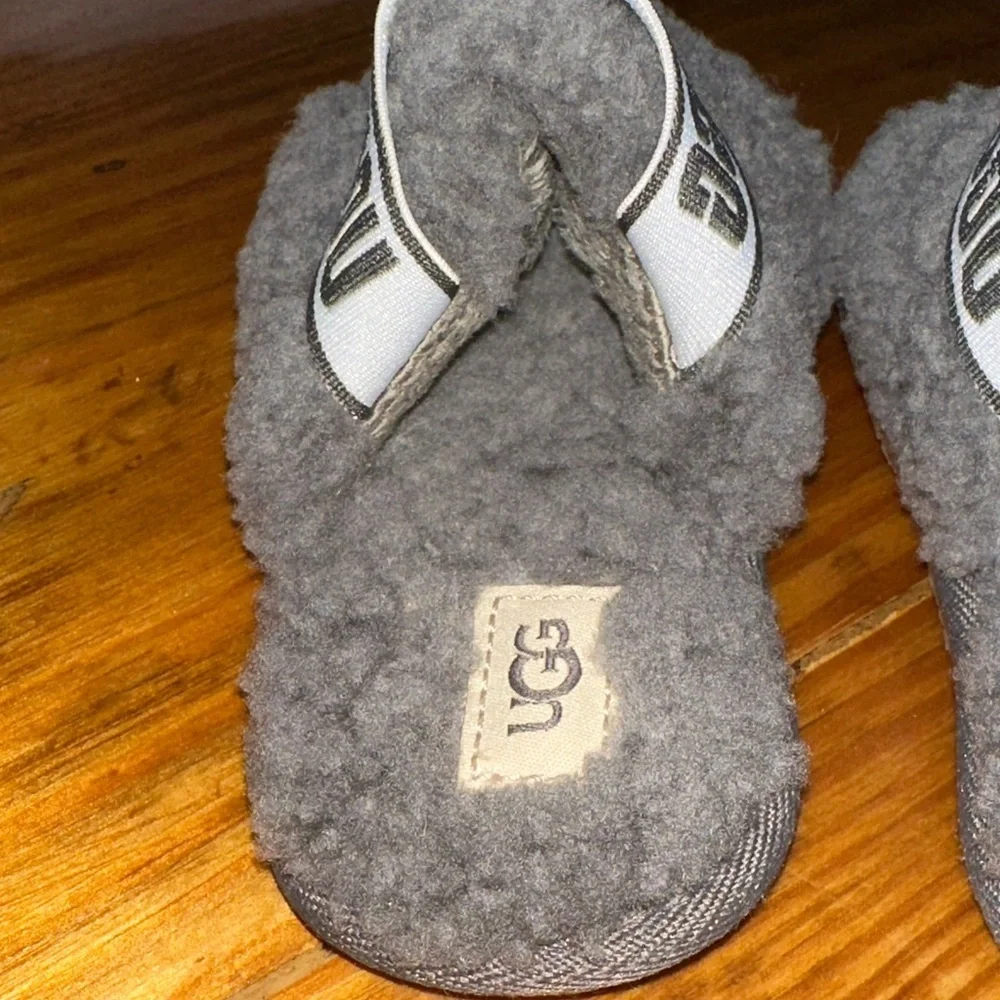 UGG Kids Charcoal Fluffy Slippers